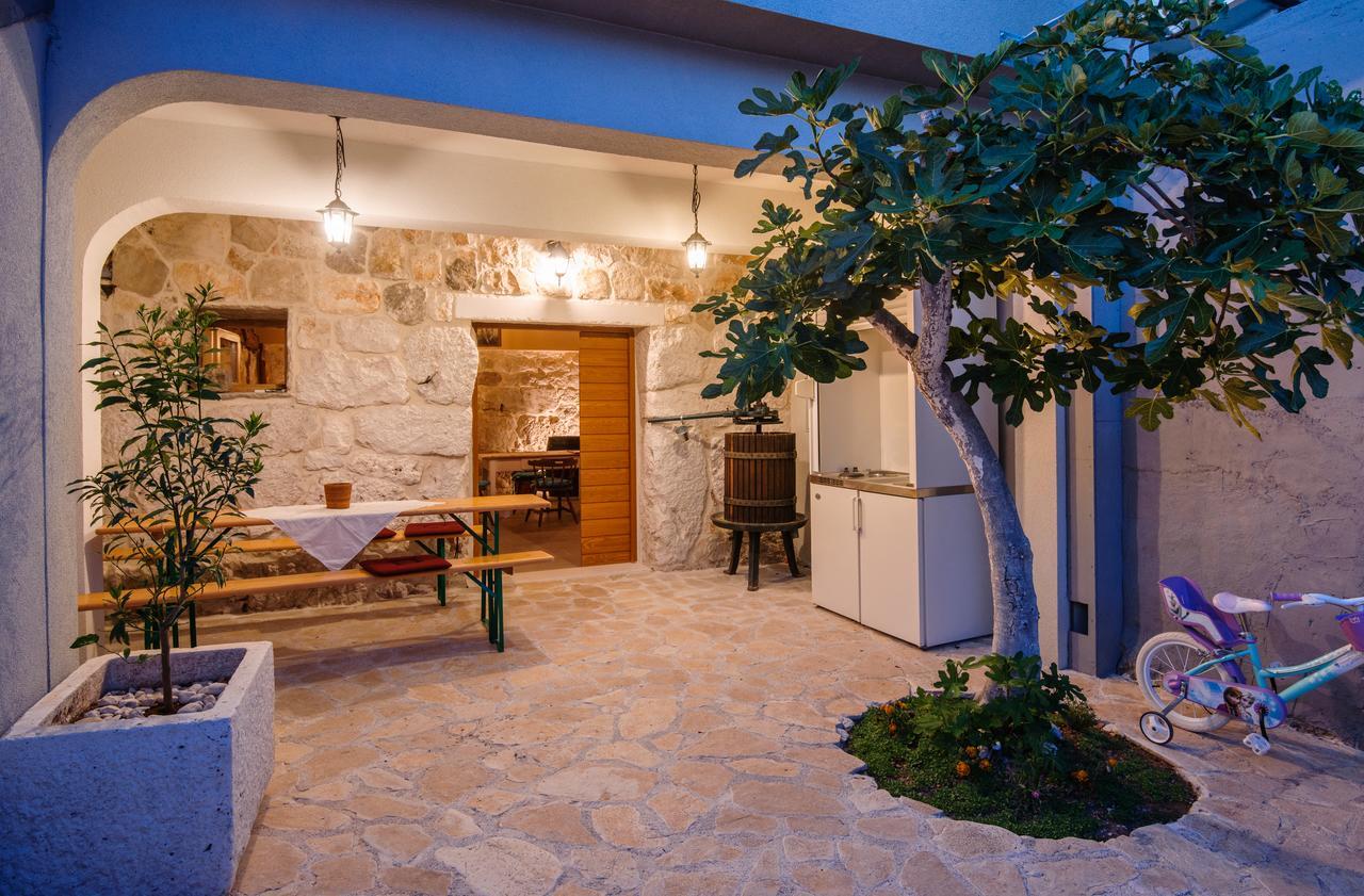 Villa Sv. Vid Sevid Esterno foto
